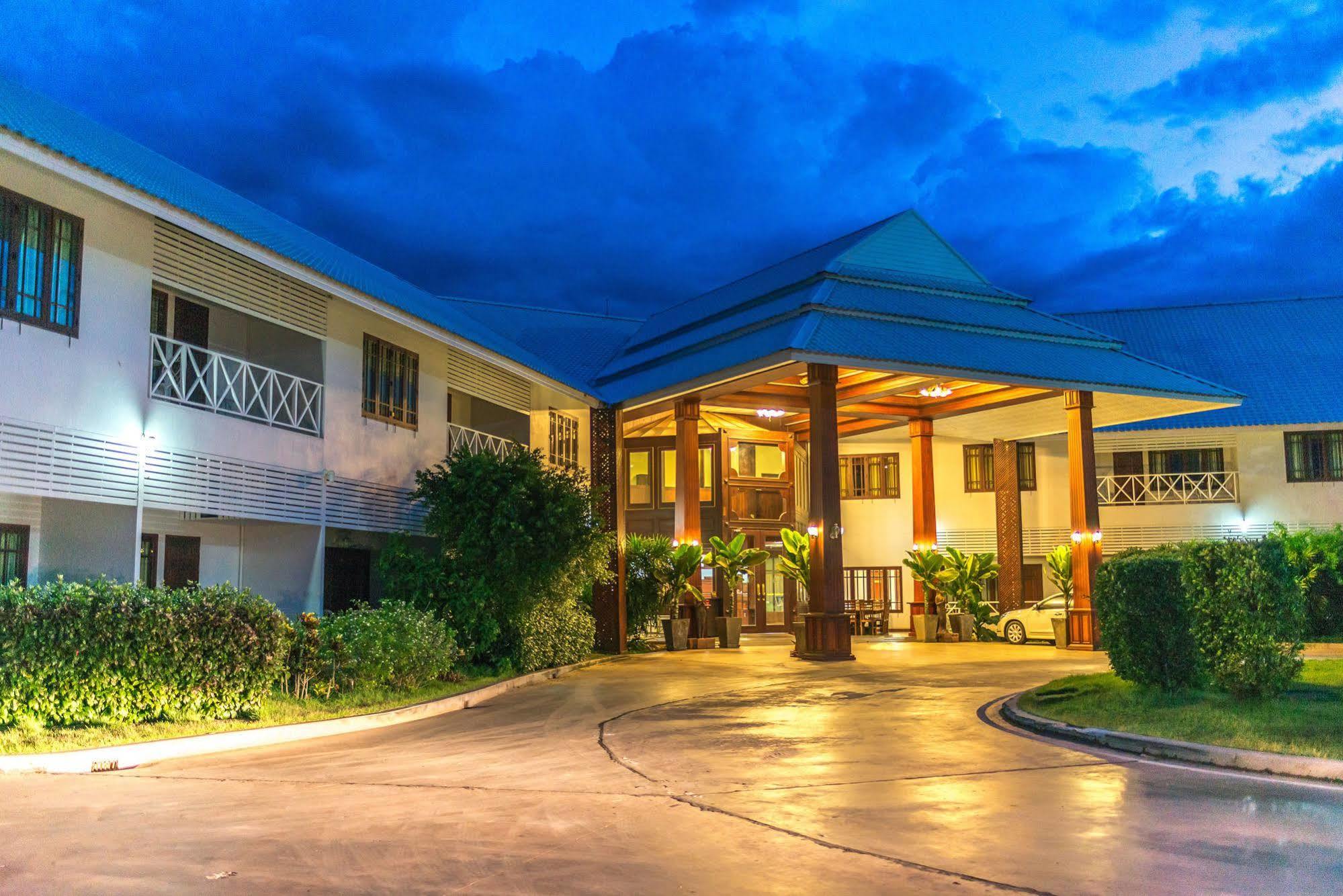 Nongkhai White Hotel Nong Khai Exterior photo