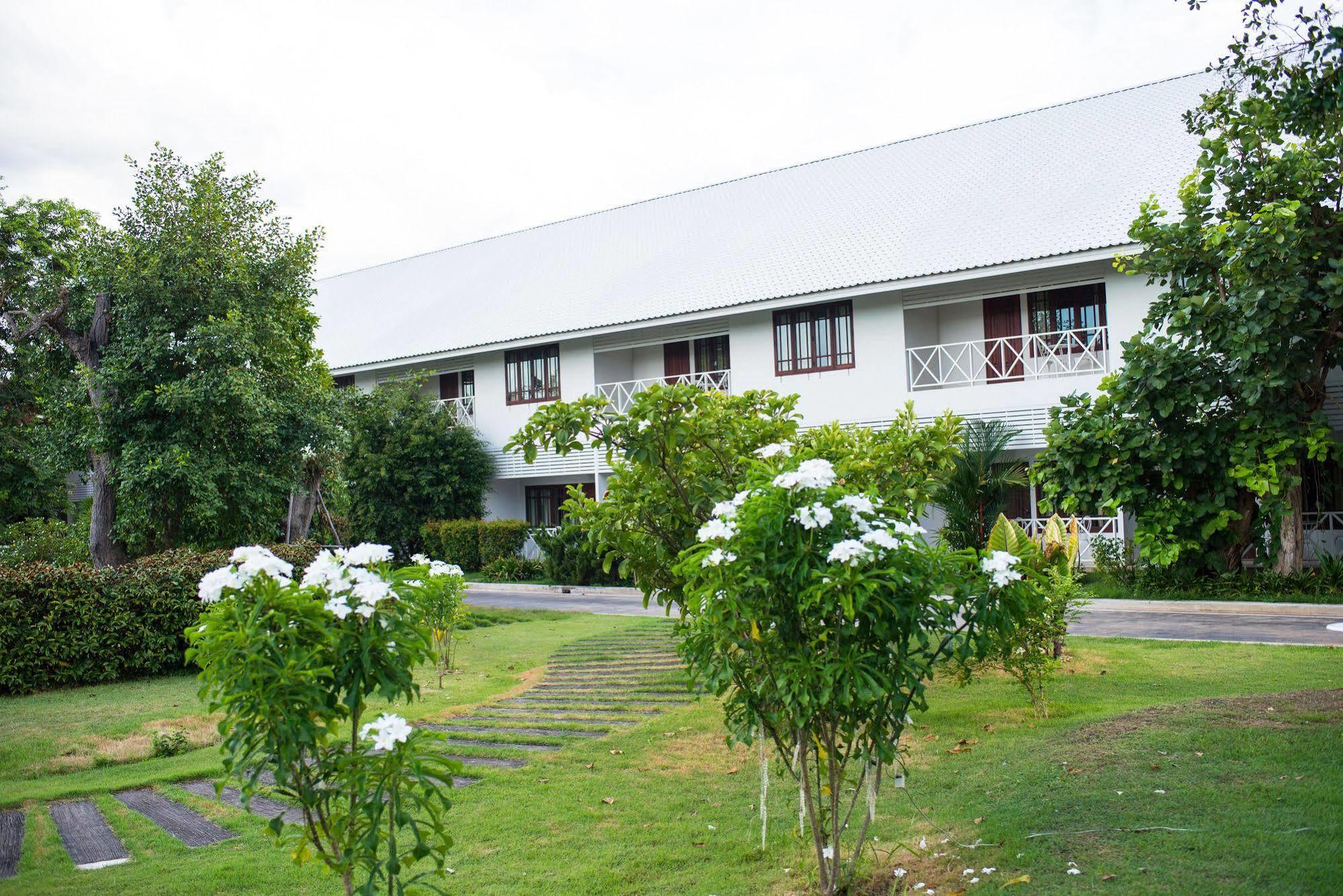 Nongkhai White Hotel Nong Khai Exterior photo