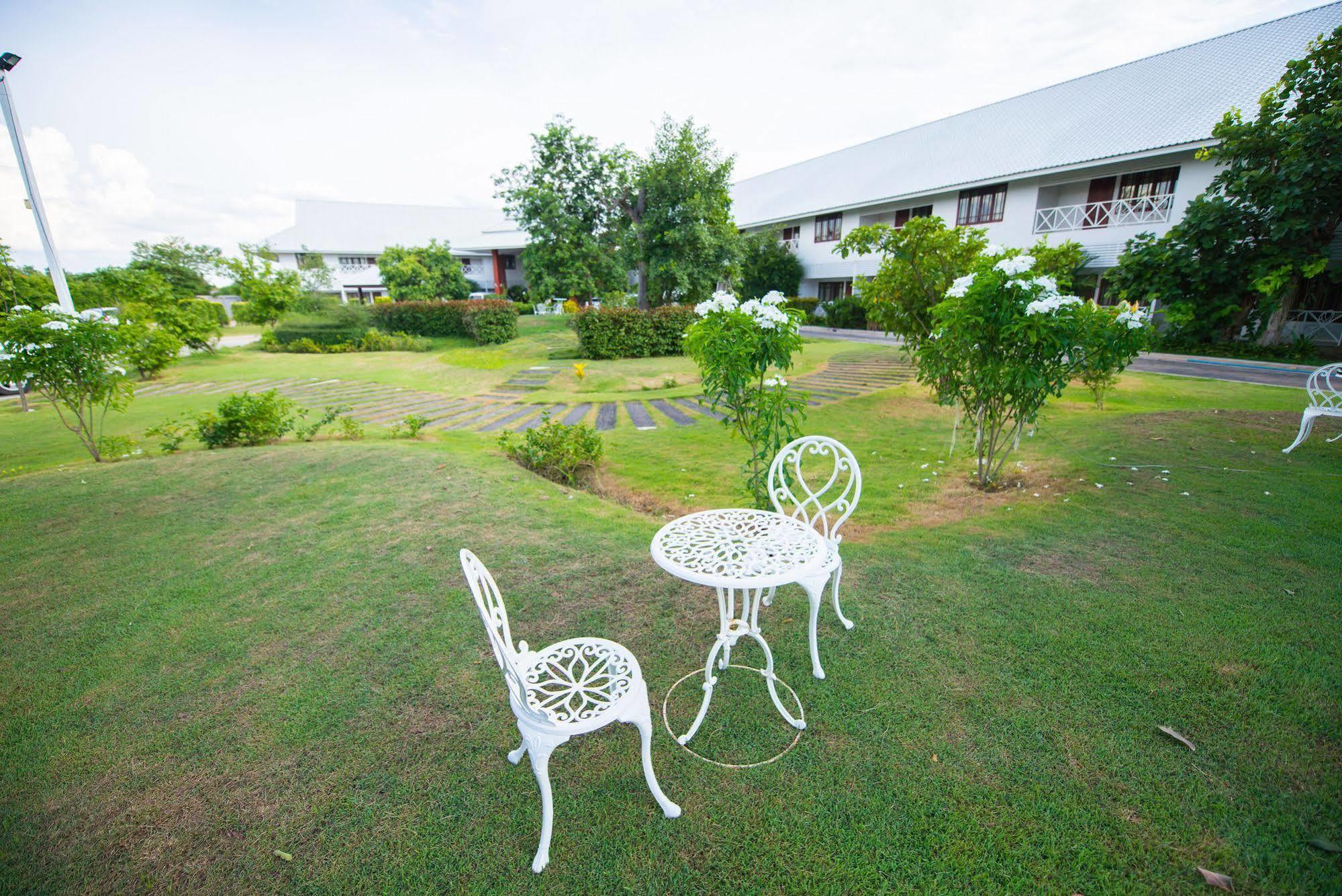 Nongkhai White Hotel Nong Khai Exterior photo